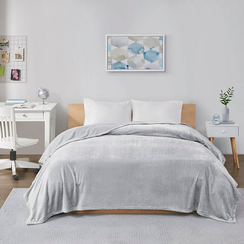 Intelligent Design Microlight Plush Oversized Blanket Full/Queen